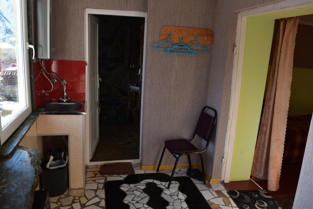 Qusha Guesthouse Meeting In The Mountains And Views Kazbegi Exterior foto