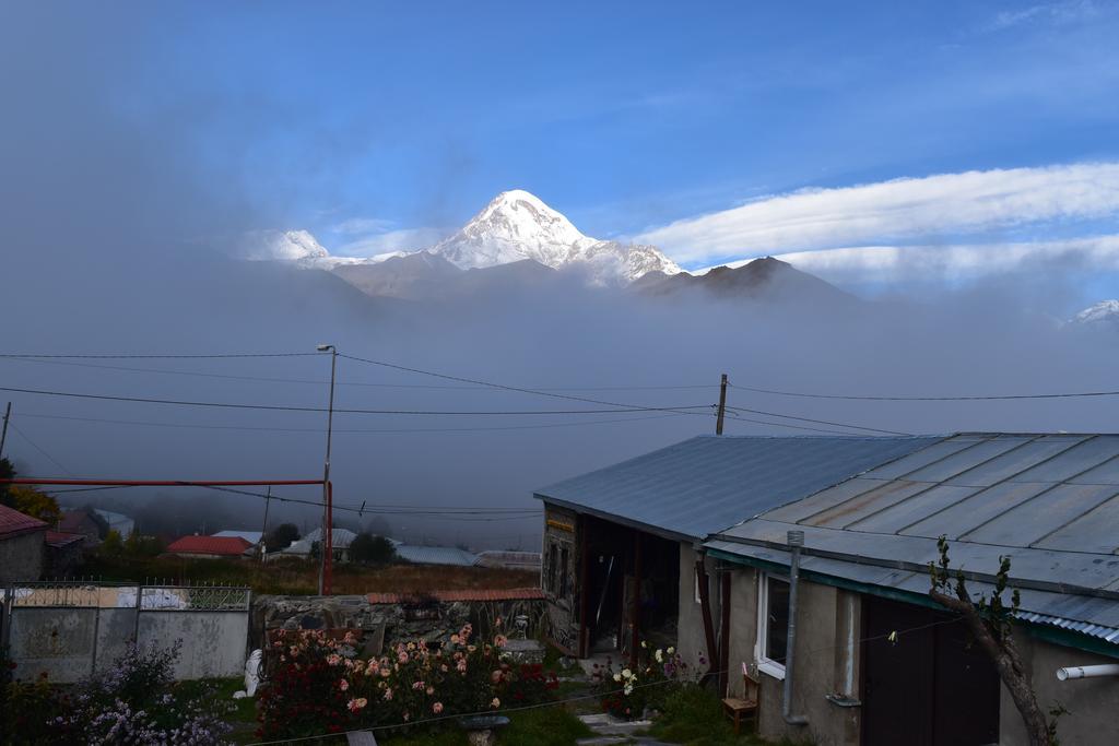 Qusha Guesthouse Meeting In The Mountains And Views Kazbegi Exterior foto