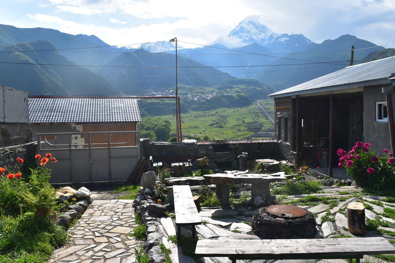 Qusha Guesthouse Meeting In The Mountains And Views Kazbegi Exterior foto